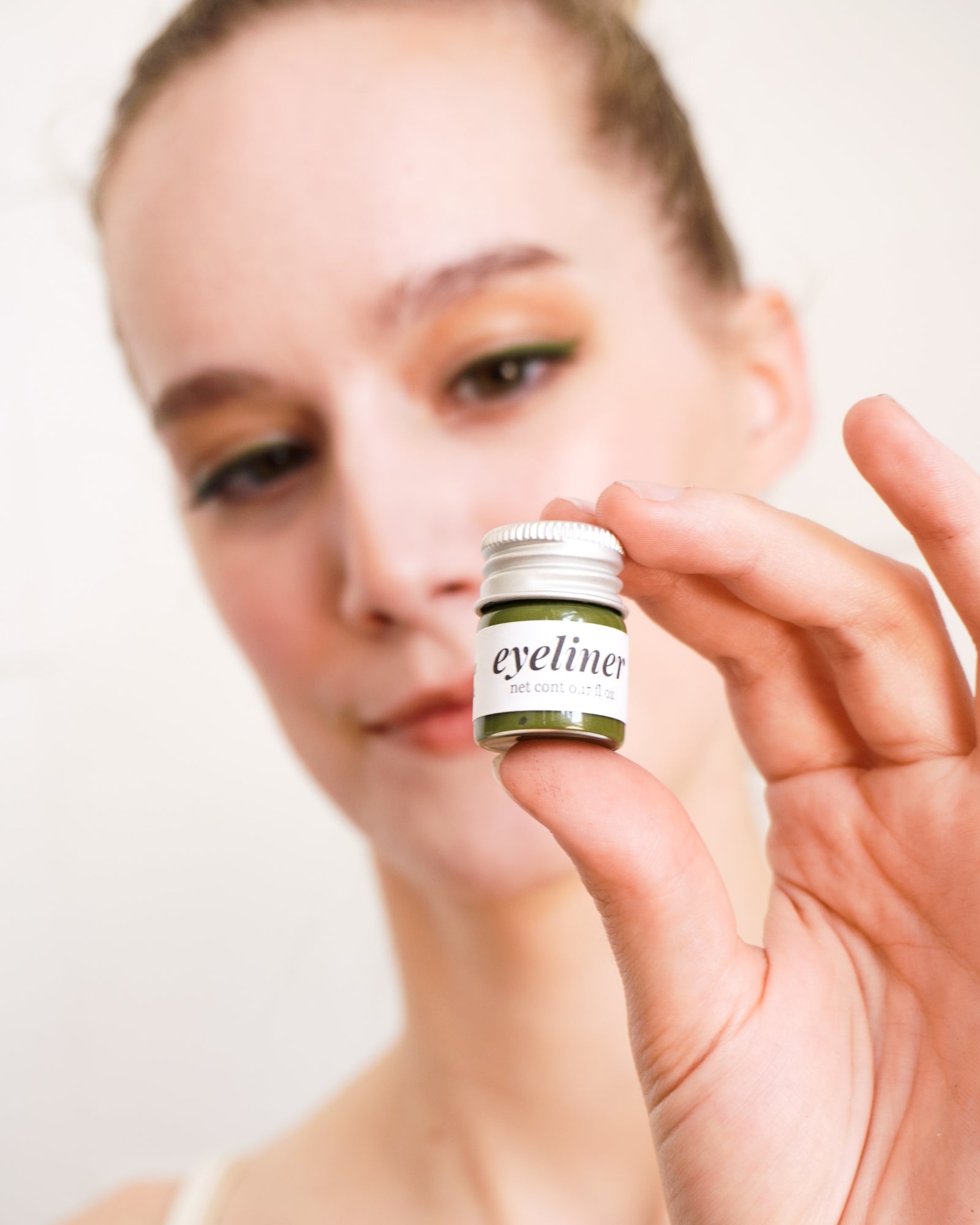 The Zero Waste Eyeliner That’s Plastic Free, Vegan, & Affordable